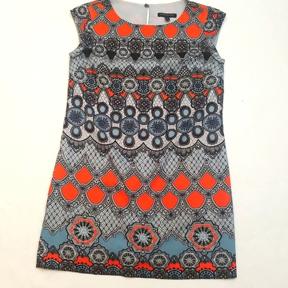*LAST CHANCE ITEM!* Banana Republic Medallion Shift Dress Size 4 - Picture 5 of 6
